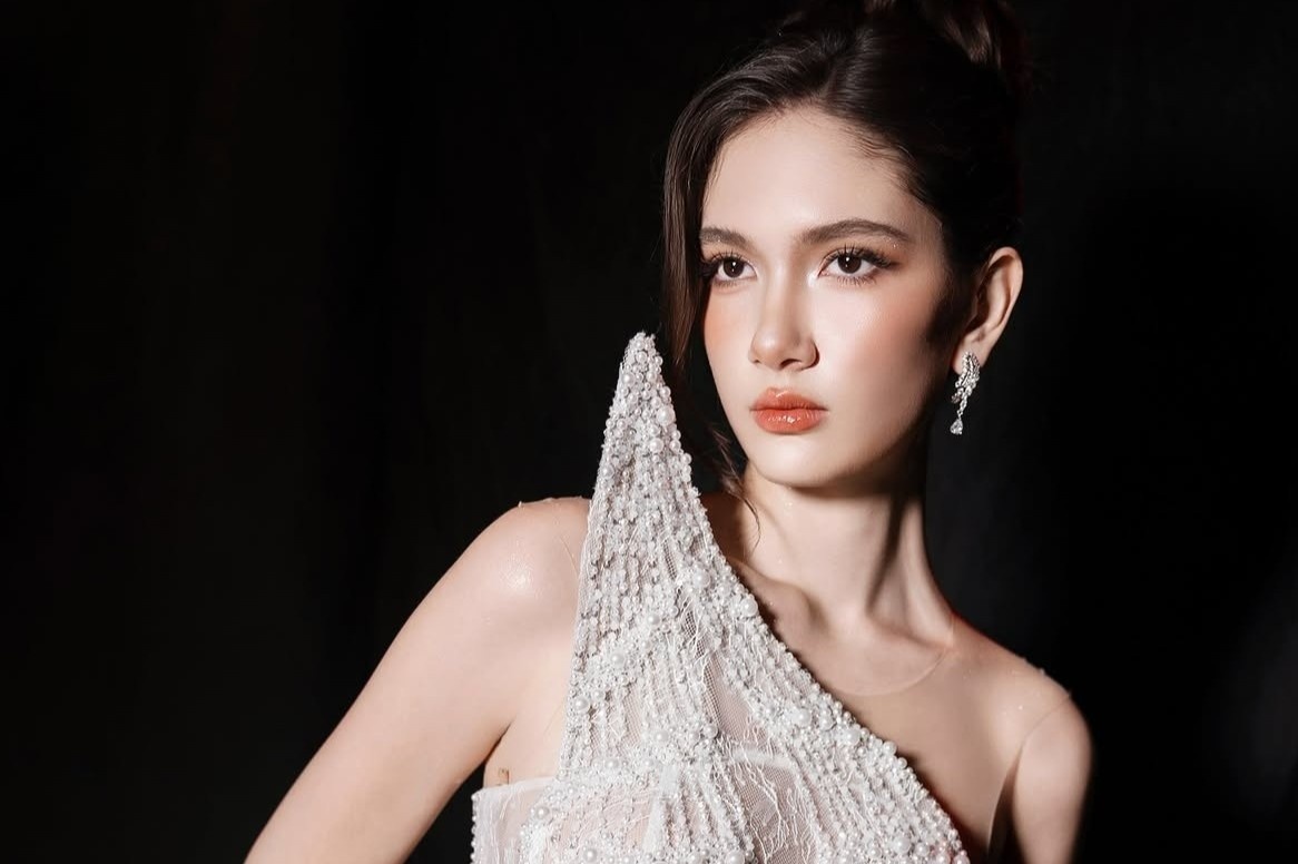 Em gái Đặng Văn Lâm ghi điểm với váy cưới