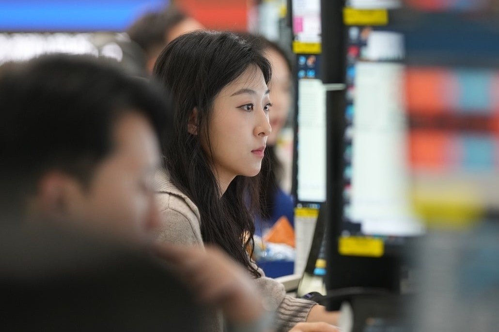 Người trẻ Hàn Quốc mua cổ phiếu, trái phiếu để 'dưỡng già'