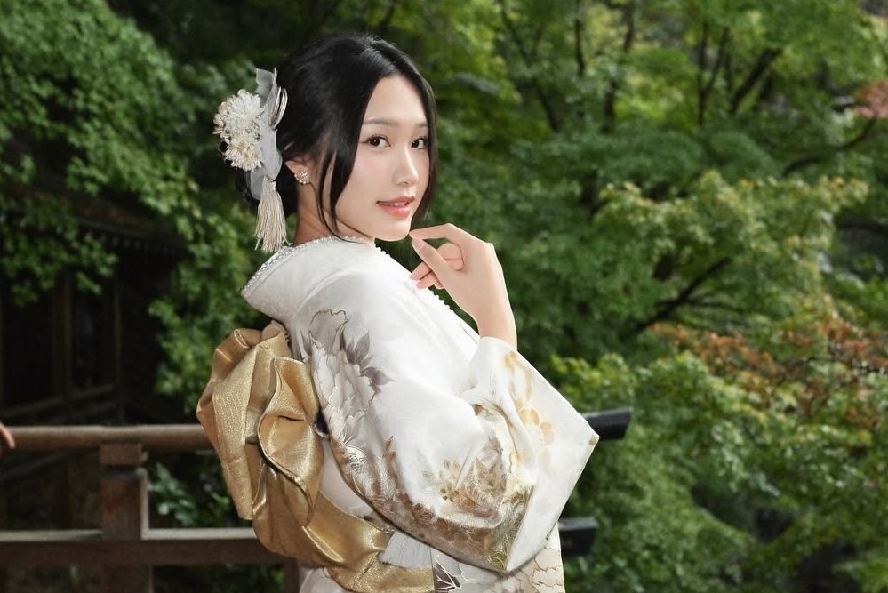 Vợ Đoàn Văn Hậu ghi điểm với kimono ở Nhật Bản