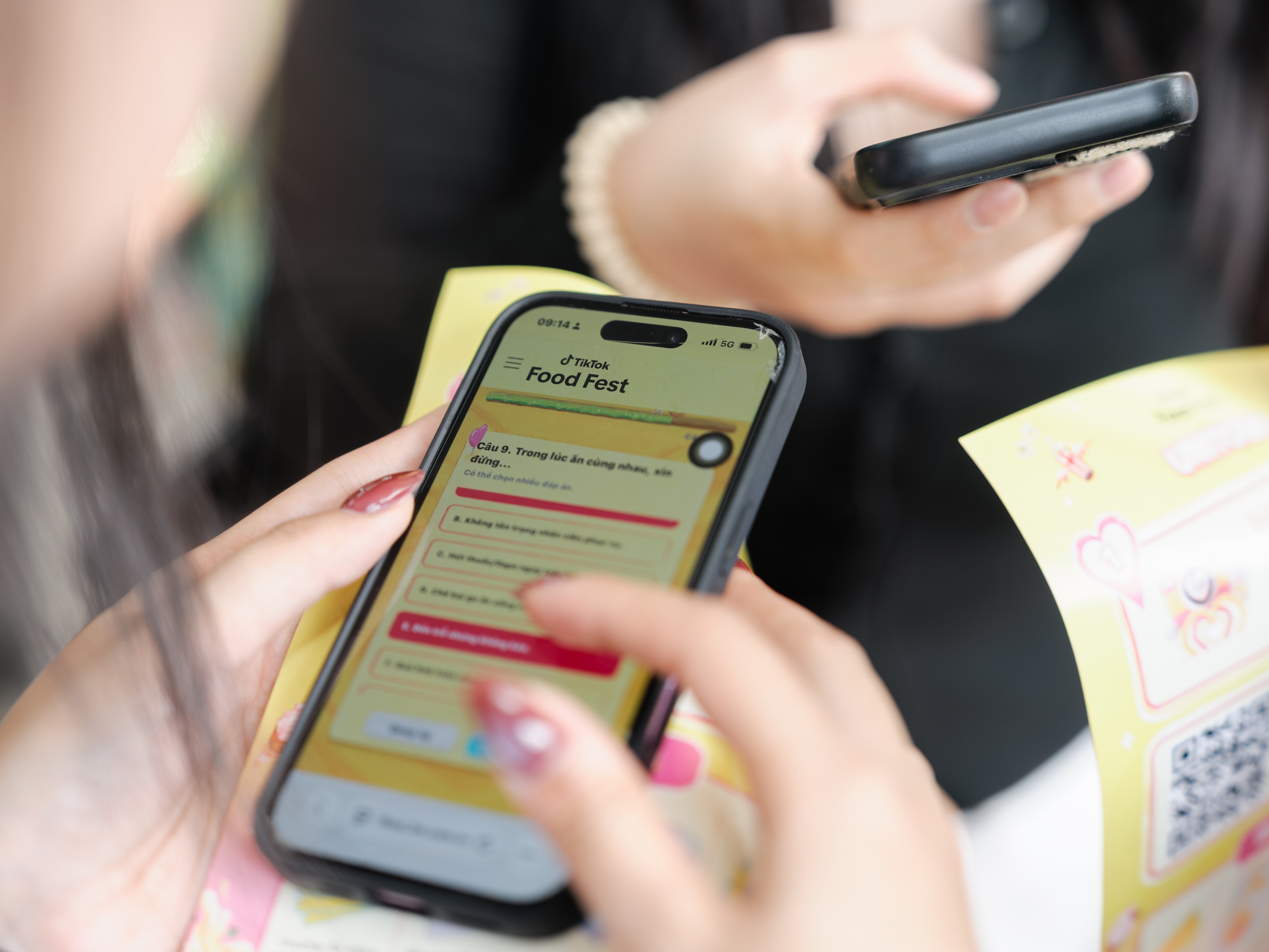 TikTok,  Mook Karnruethai Tassabut,  Uni Tour,  đại học,  Taste Match ảnh 2