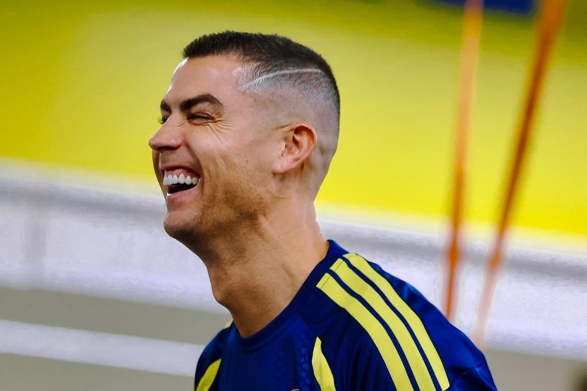 Ronaldo cắt tóc sau tuyên bố rời tuyển Bồ Đào Nha
