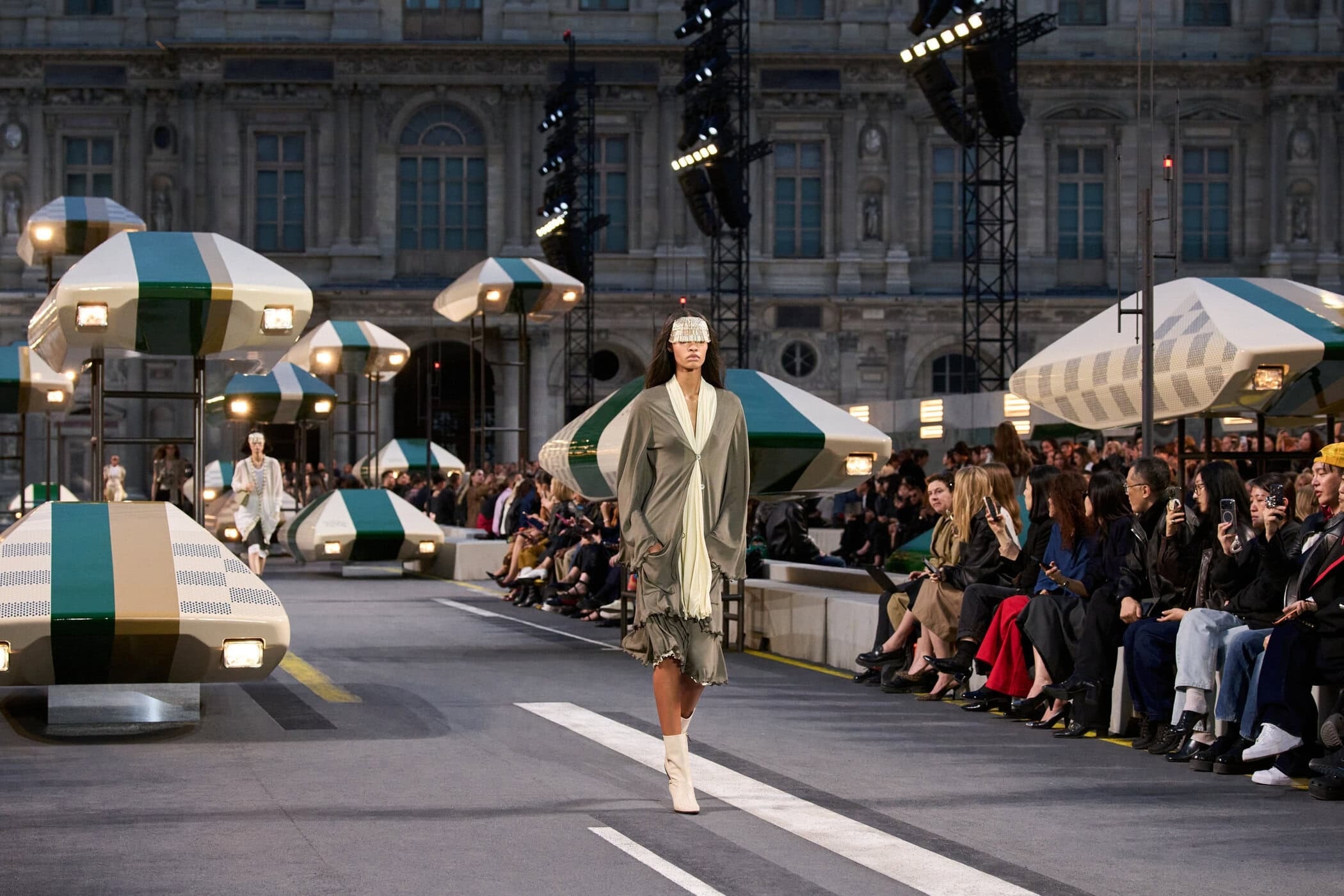 thời trang,  Paris,  London,  New York,  Milan ảnh 3