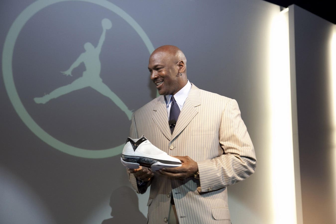 Jordan,  doanh thu,  Michael Jordan ảnh 2