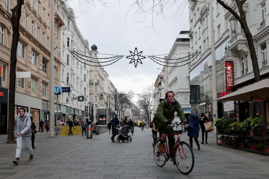 bat buoc tiem chung toan dan anh 4