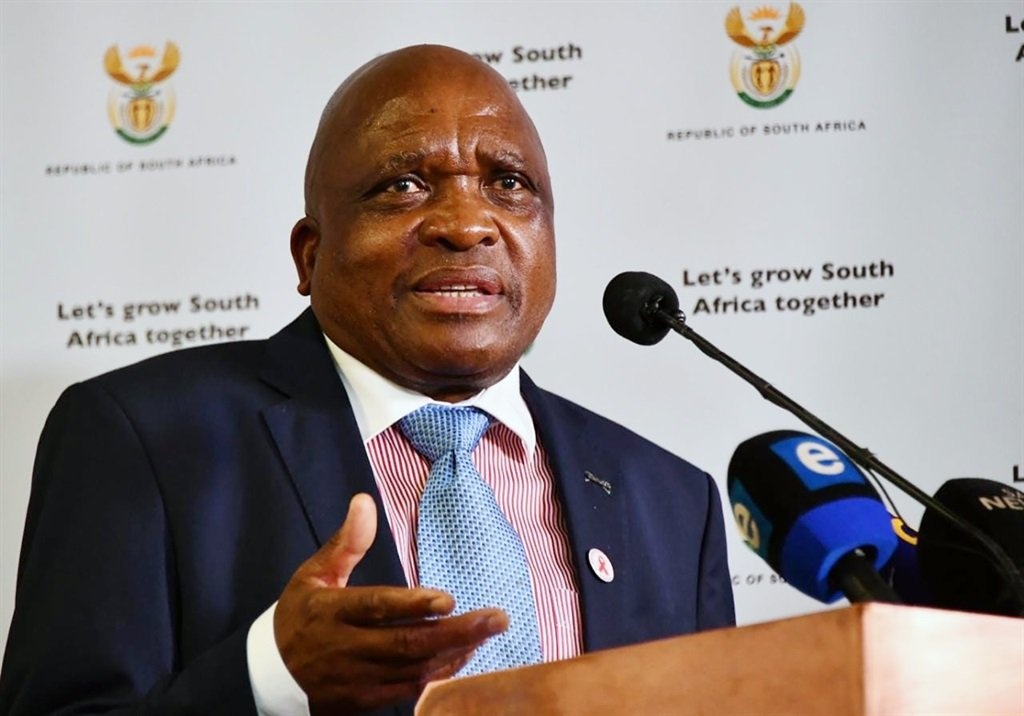 Bo truong Y te Nam Phi: Khong can qua hoang so ve bien chung Omicron hinh anh