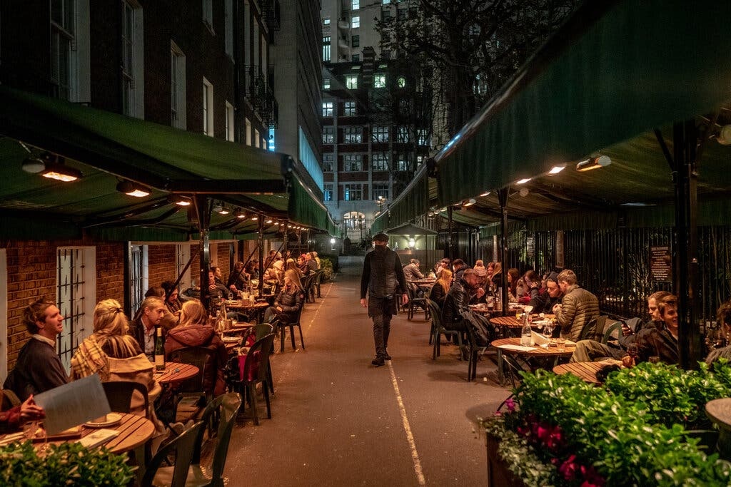 Omicron dap tat mua soi dong nhat o chau Au hinh anh