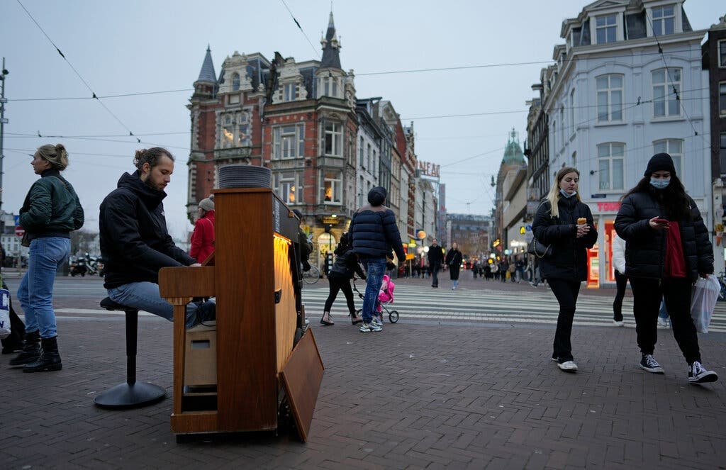 Omicron khien mua ban ron o chau Au tro nen im lang anh 2