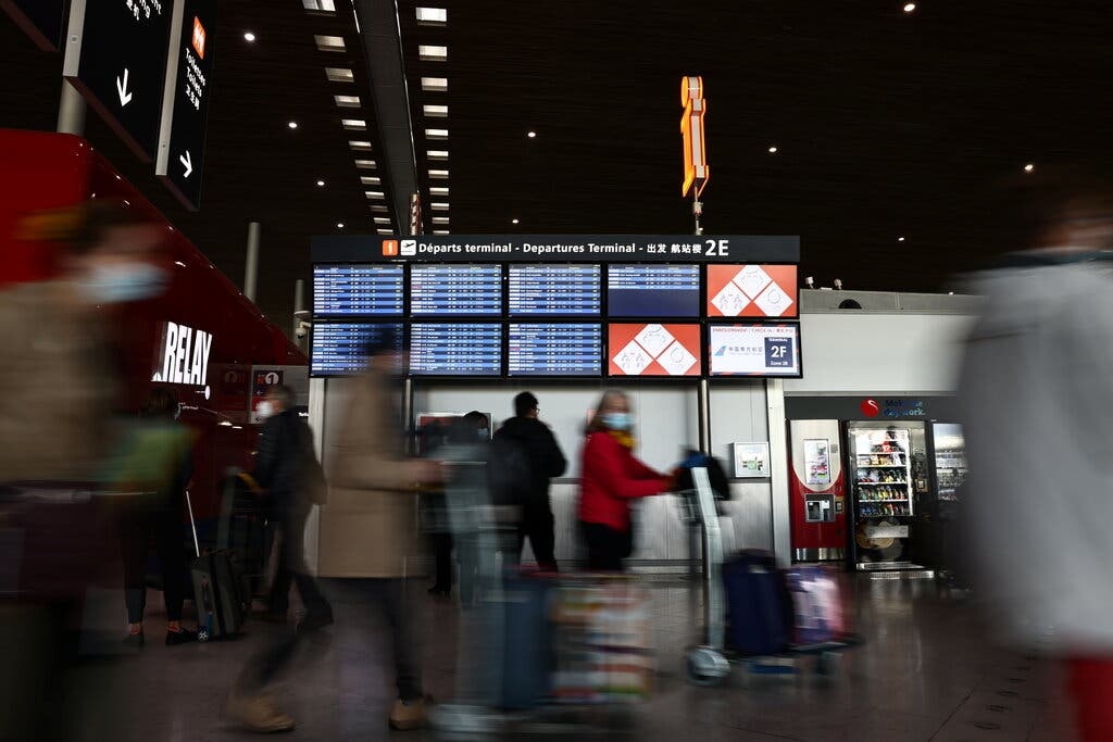 Omicron khien mua ban ron o chau Au tro nen im lang anh 3