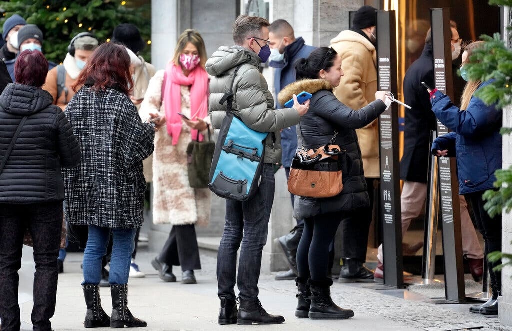 Omicron khien mua ban ron o chau Au tro nen im lang anh 4