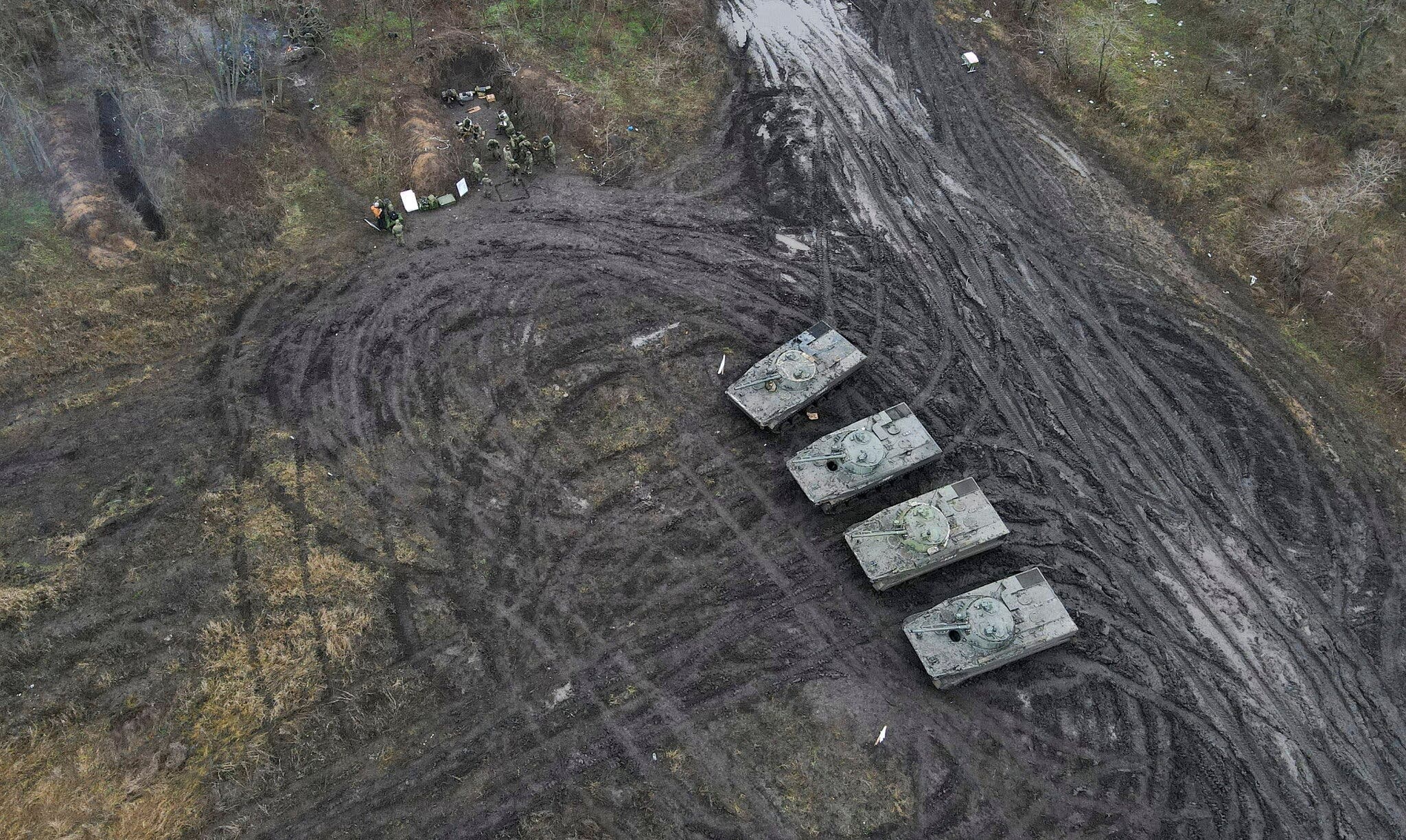 Nga dua truc thang quan su toi gan bien gioi Ukraine hinh anh