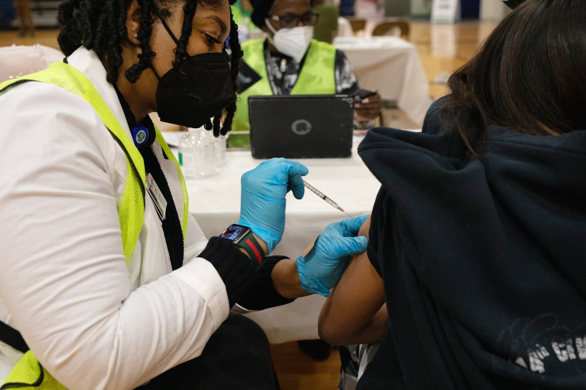 Phat hien moi ve hieu qua cua mui tiem thu ba voi Omicron hinh anh