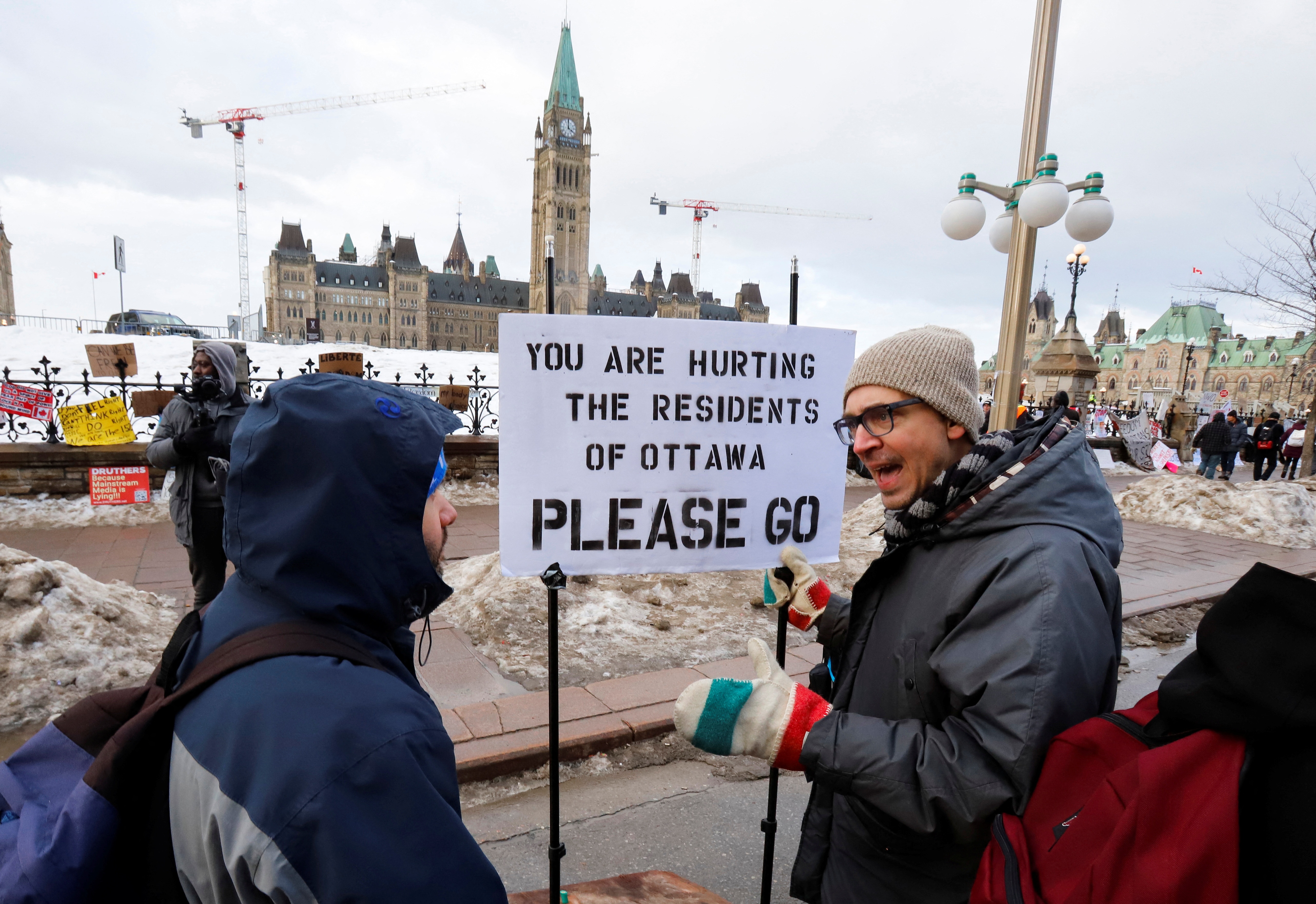 bieu tinh tai Canada anh 13