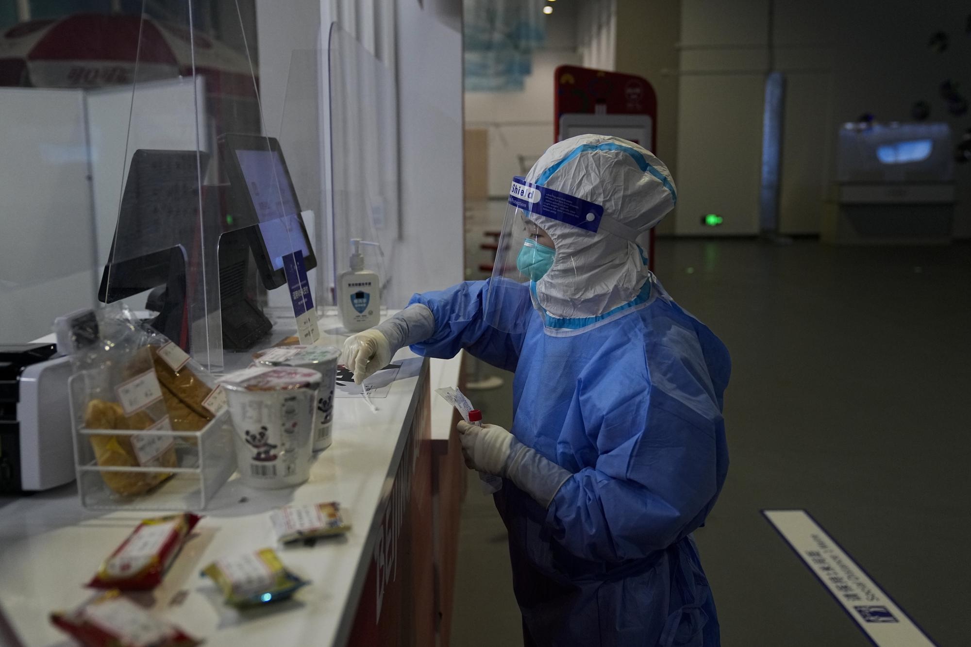 lay mau Covid-19 o Trung Quoc anh 7