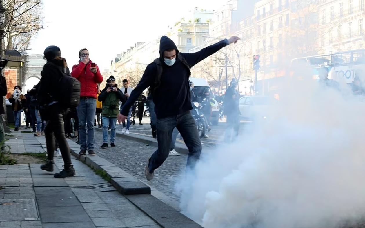 bieu tinh o Paris anh 6