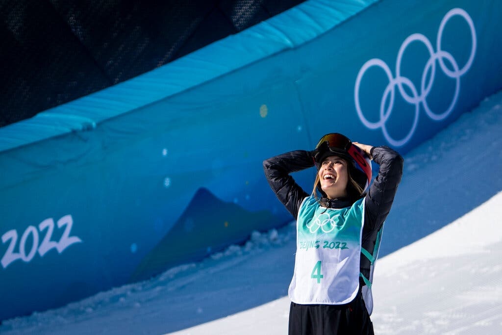 nguoi phu nu bi xich anh 1