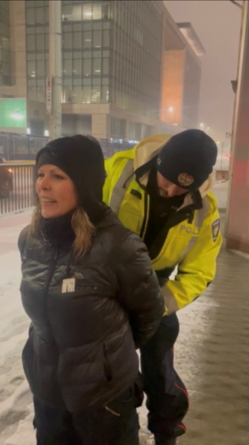 bieu tinh o Canada anh 4