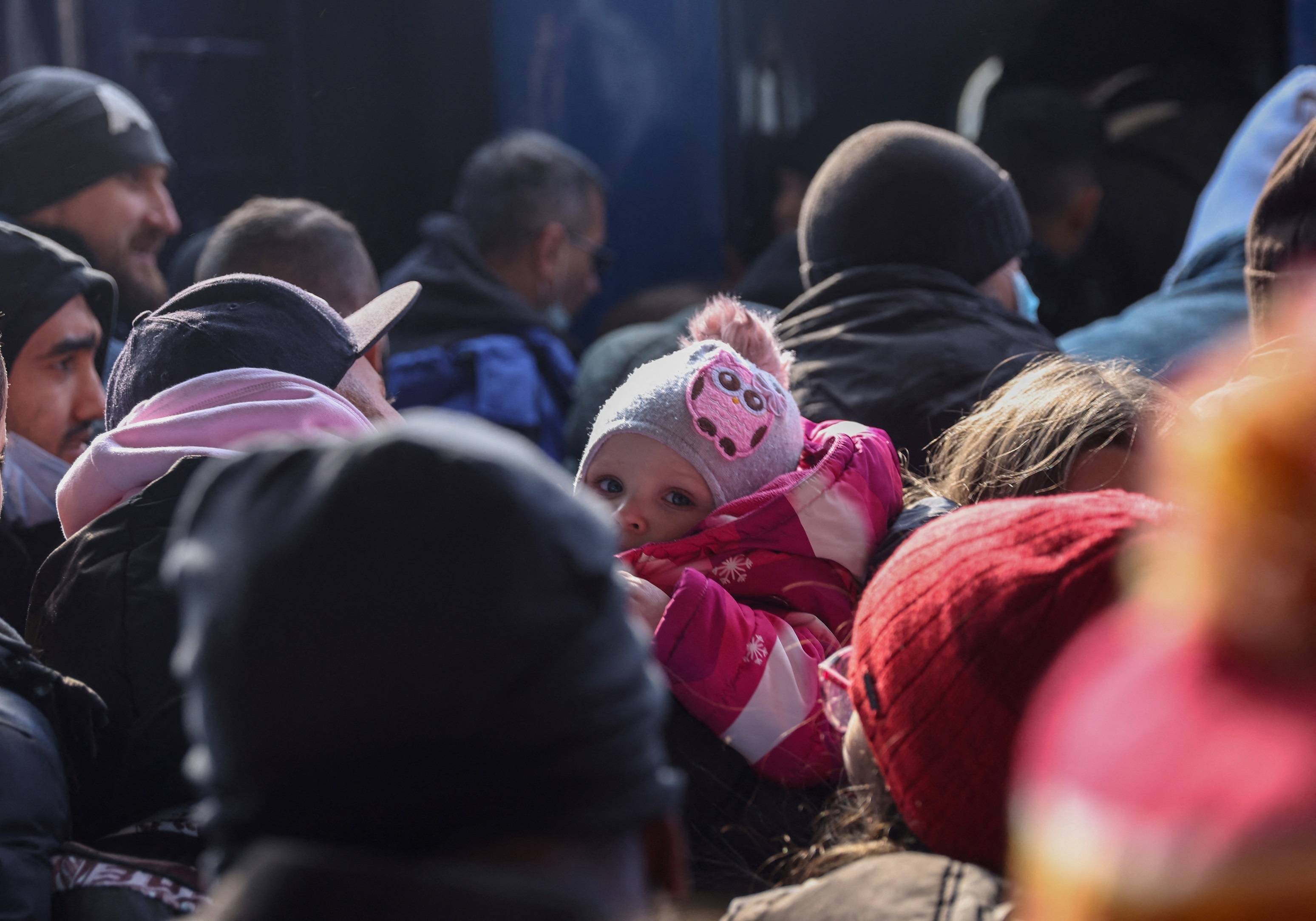 Bien gioi Ba Lan rong mo, nguoi Viet o Ukraine chua the di hinh anh