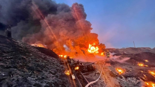 Hai thanh pho lon cua Ukraine lan dau bi tan cong hinh anh