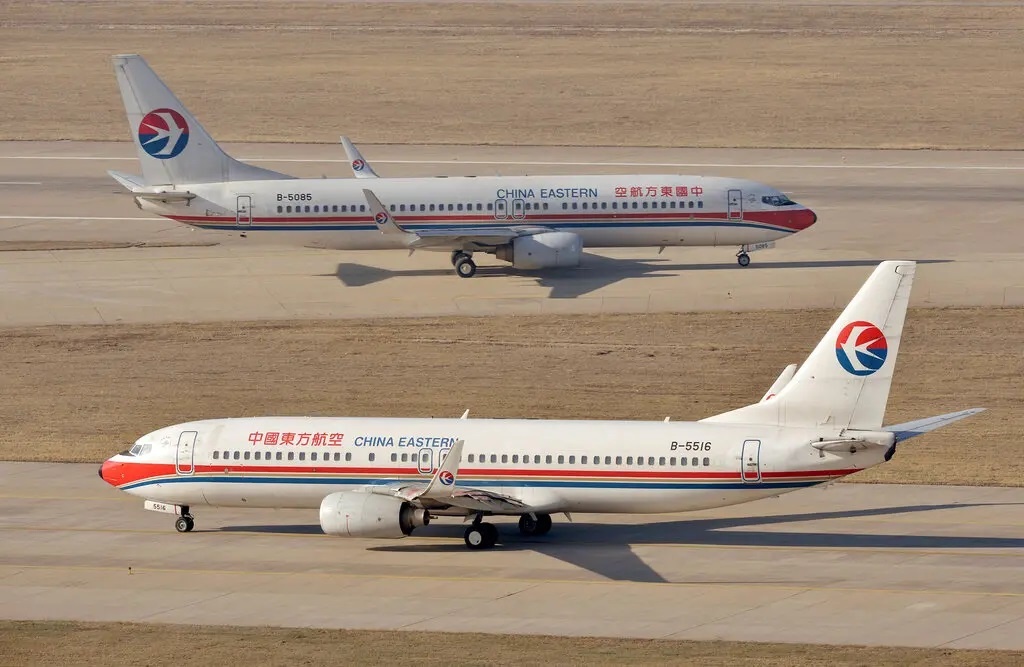 Chiec may bay xau so tiem can toc do am thanh truoc khi dam xuong dat hinh anh