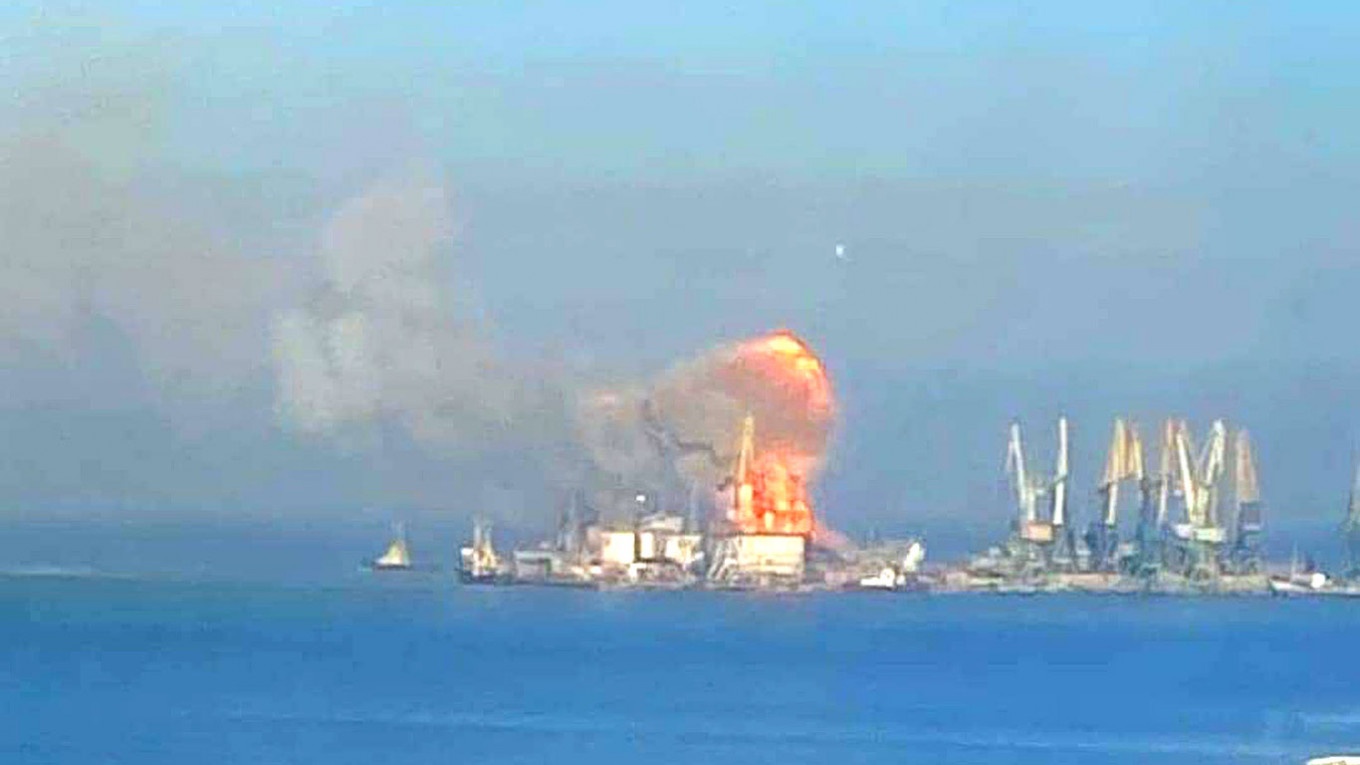 Ukraine tuyen bo pha huy tau hai quan Nga o bien Azov hinh anh