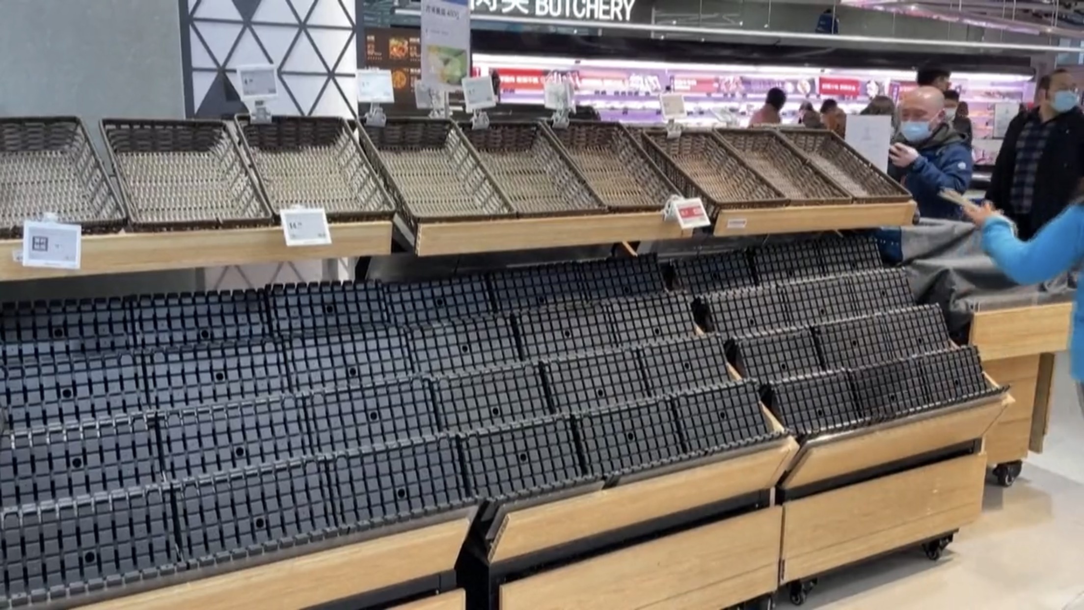 Ke hang trong tron tai Thuong Hai hinh anh