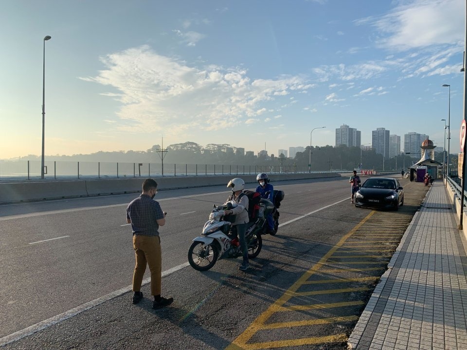 Bien gioi Singapore - Malaysia mo cua tro lai sau 2 nam hinh anh