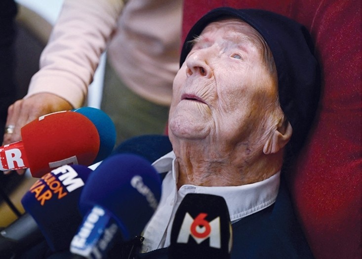 Nu tu si Phap tro thanh nguoi song tho nhat the gioi hinh anh