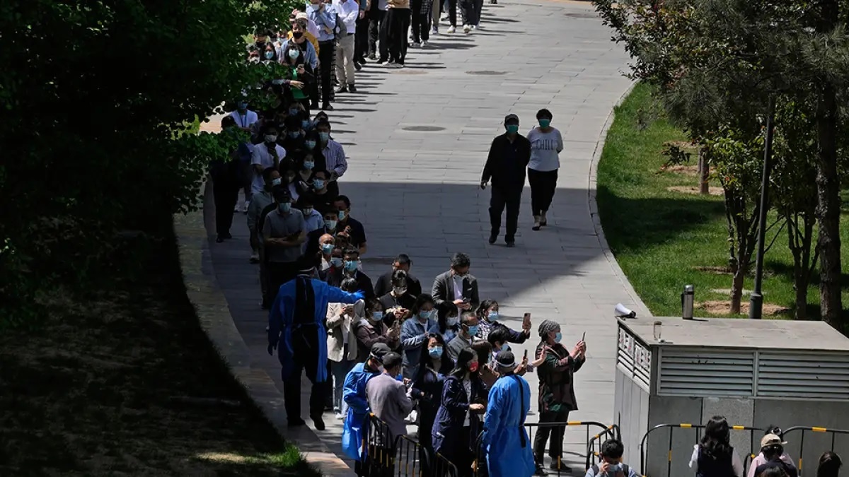 Trung Quoc - noi cuoi cung van con dong nguoi xep hang cho xet nghiem hinh anh