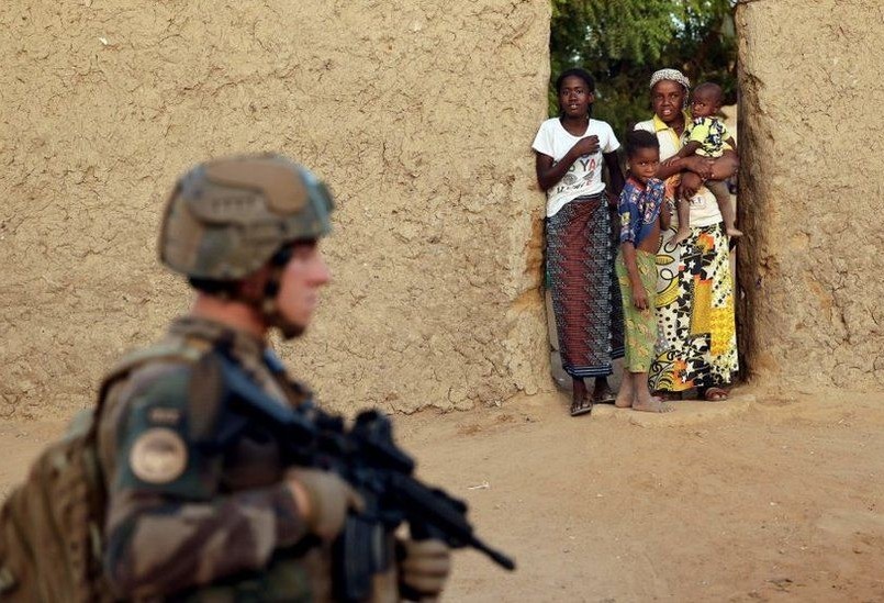 Quan doi Mali cat dut hiep dinh quoc phong voi Phap hinh anh