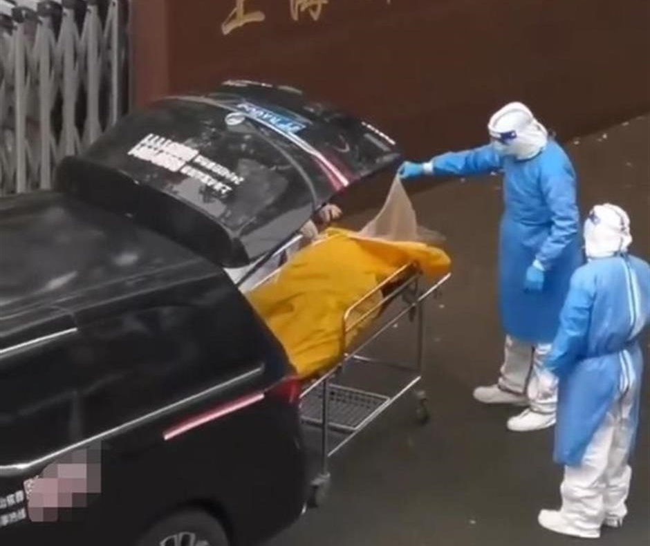 Benh nhan con song bi dua nham vao nha xac o Thuong Hai hinh anh