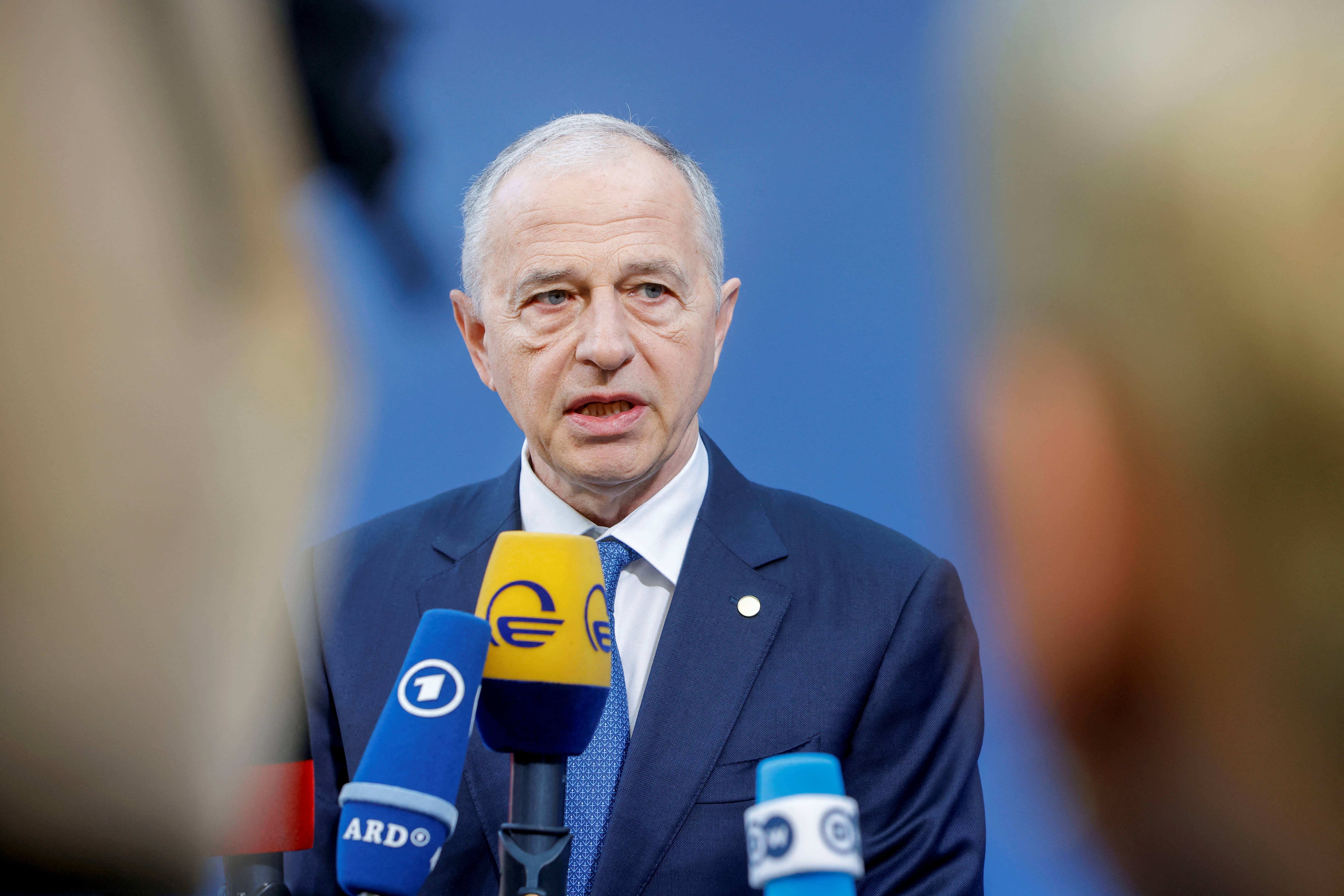 Lanh dao NATO noi lien minh khong con bi kim ham o Dong Au hinh anh