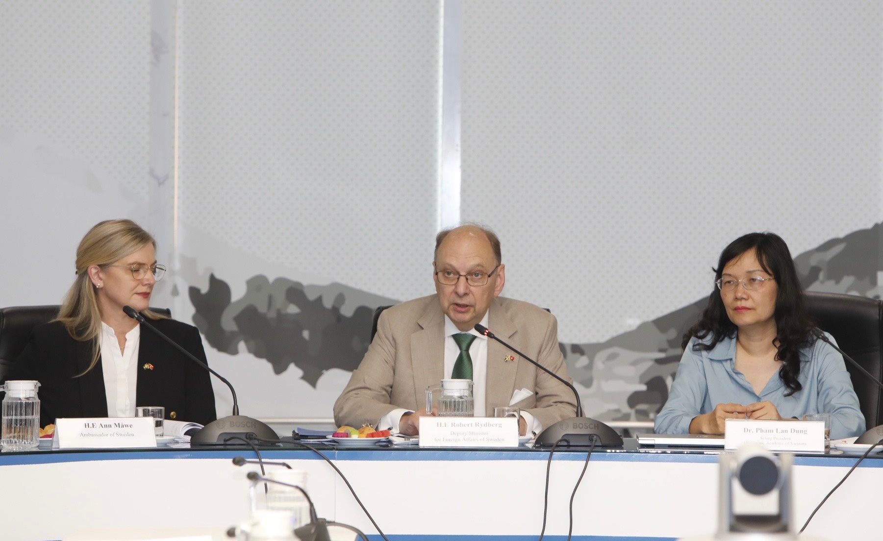 Thu truong Thuy Dien anh 2