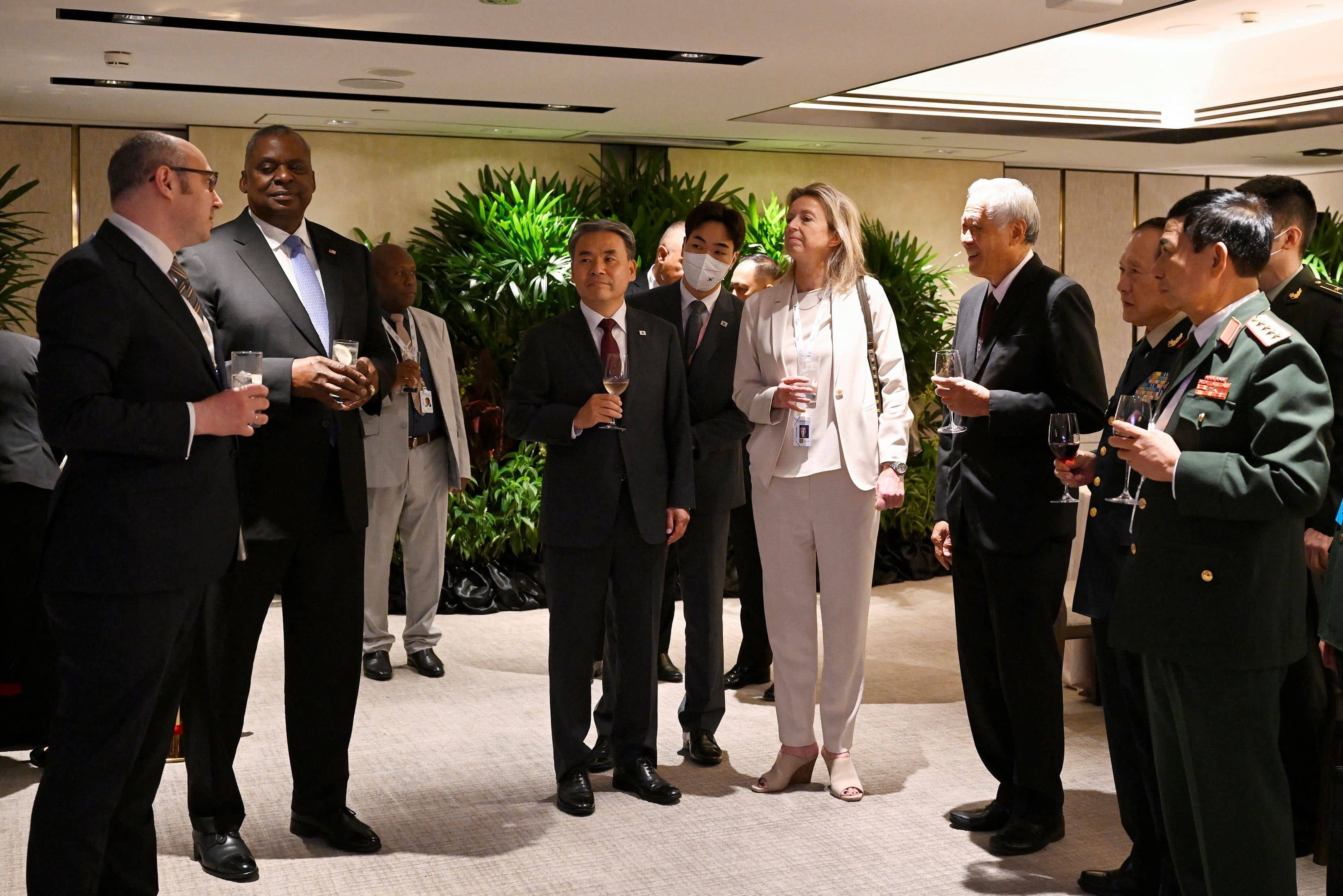 Doi thoai Shangri-La anh 1