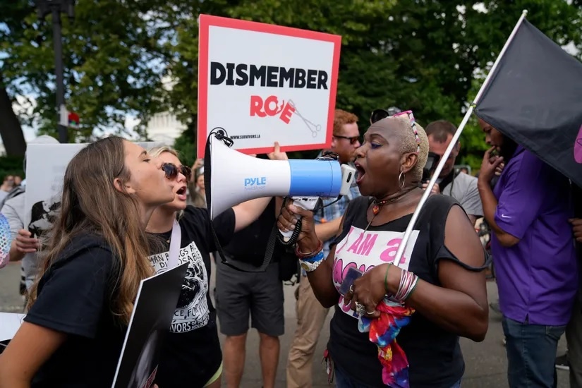 Hai buc tranh trai nguoc trong 'ngay buon' voi nuoc My hinh anh