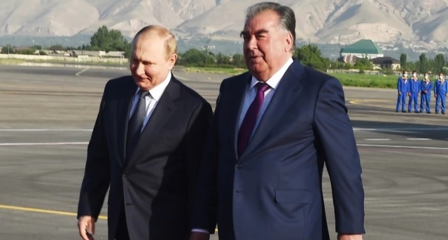 Ong Putin lan dau xuat ngoai anh 6