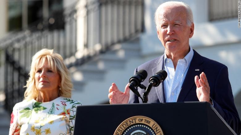 Tong thong Biden soc vi vu xa sung chet choc ngay Quoc khanh My hinh anh