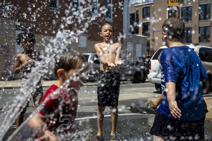 Hon 100 trieu nguoi My chiu canh nang nong nhu thieu dot hinh anh