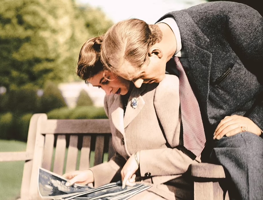 Nguoi dan Anh vi Nu hoang va co Hoang than Philip nhu 'cap thien nga' hinh anh