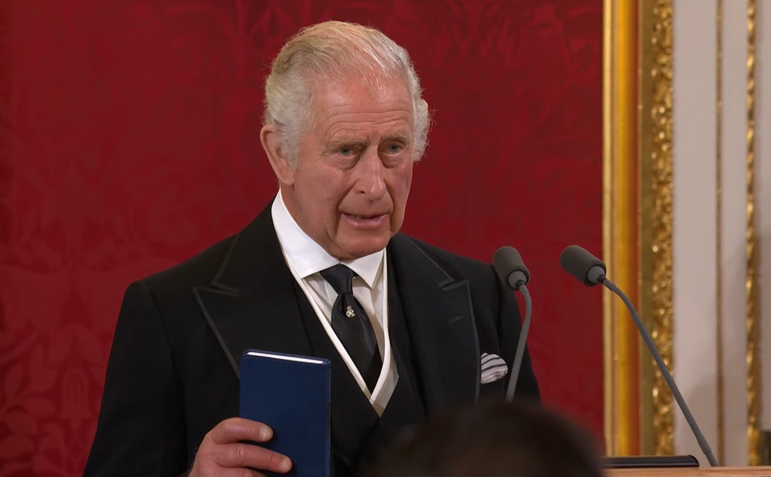 Vua Charles III chinh thuc duoc tan phong hinh anh