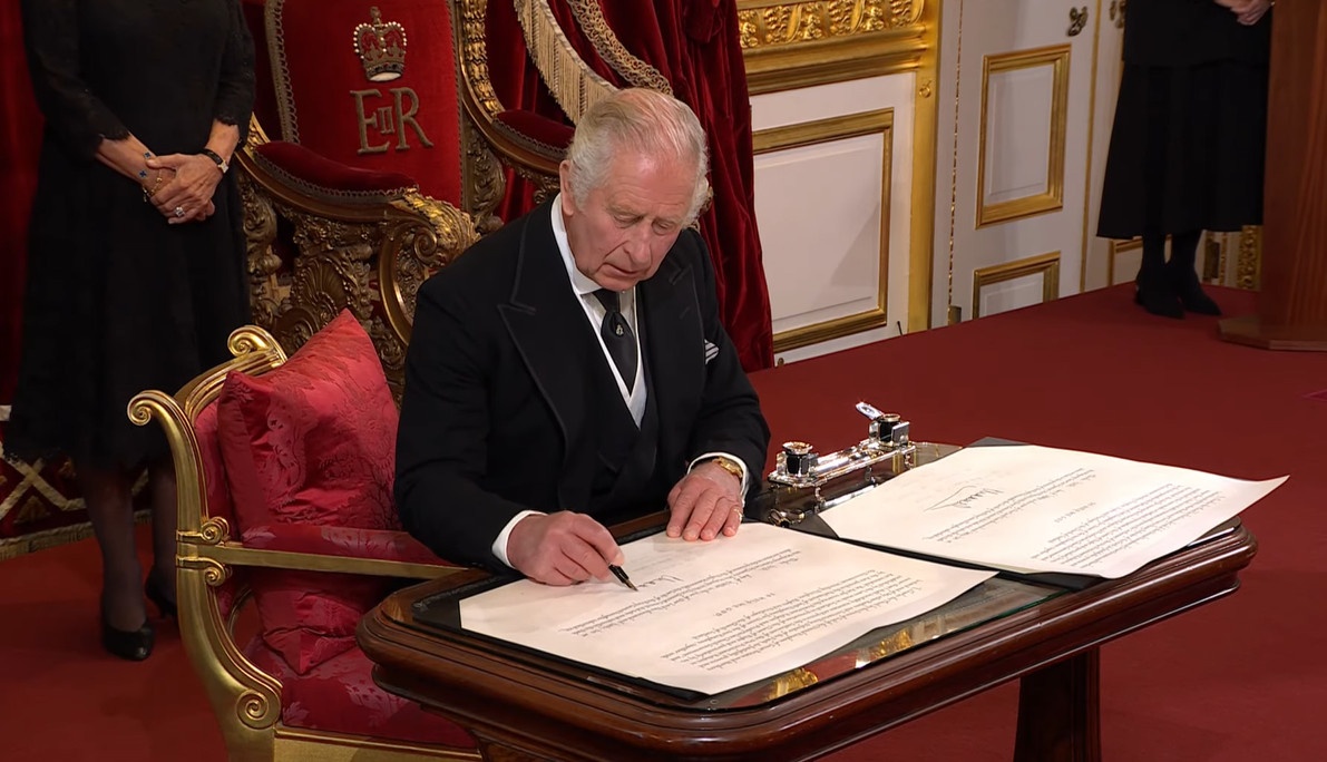 Vua Charles III dang quang anh 3