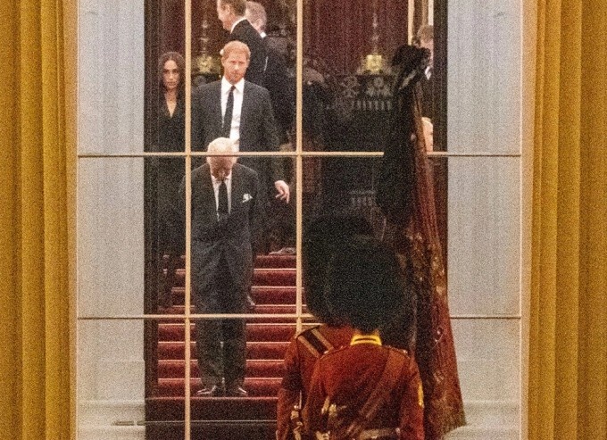 Hoang gia Anh don linh cuu nu hoang vao Dien Buckingham hinh anh