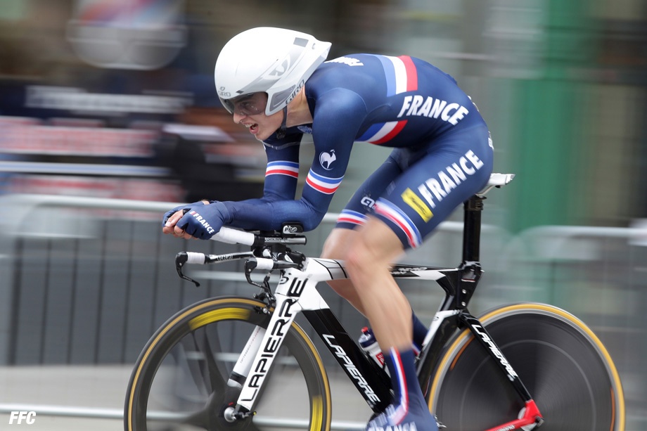 Phap day song vi VDV nu bi goi la ngoai dao, khong co ghe thuong gia hinh anh