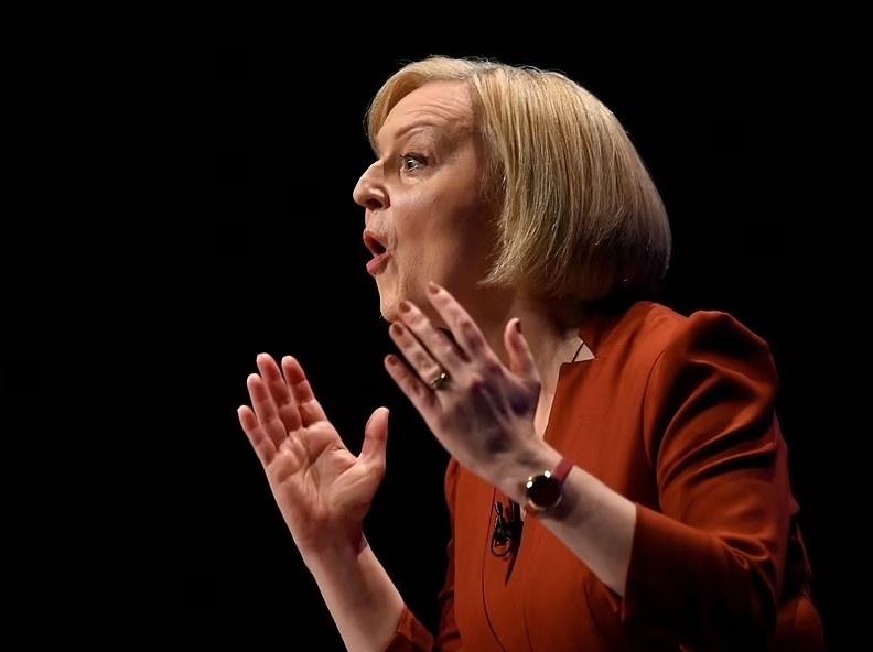 Lanh dao chau Au dung ngoi khong yen sau su sup do cua ba Truss hinh anh