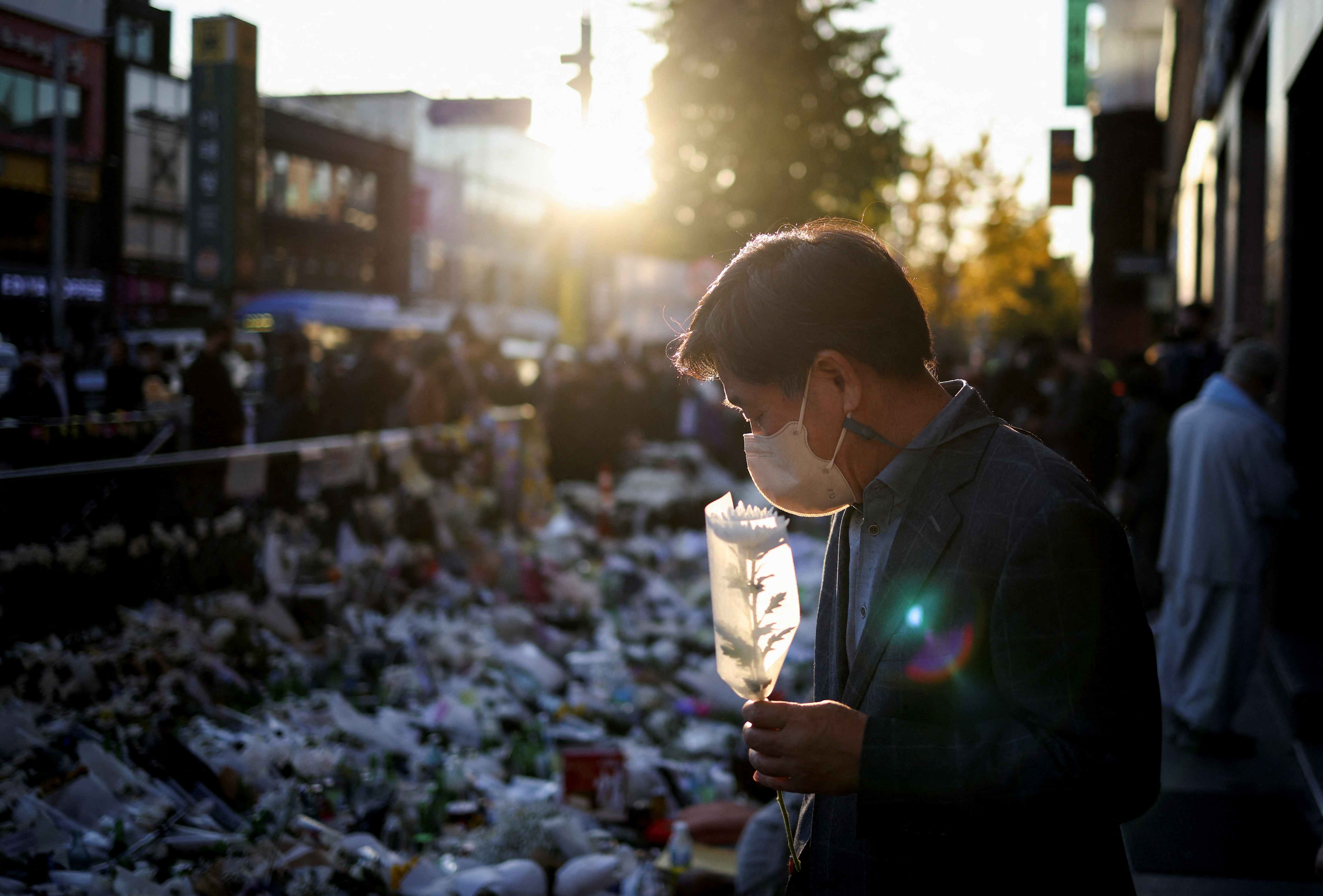 Noi giang xe cua nguoi Han truoc loat video tham kich Itaewon hinh anh