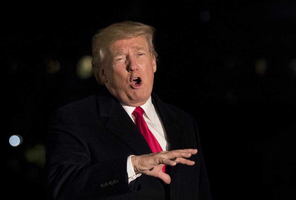 Cu hich phut chot cua ong Trump hinh anh