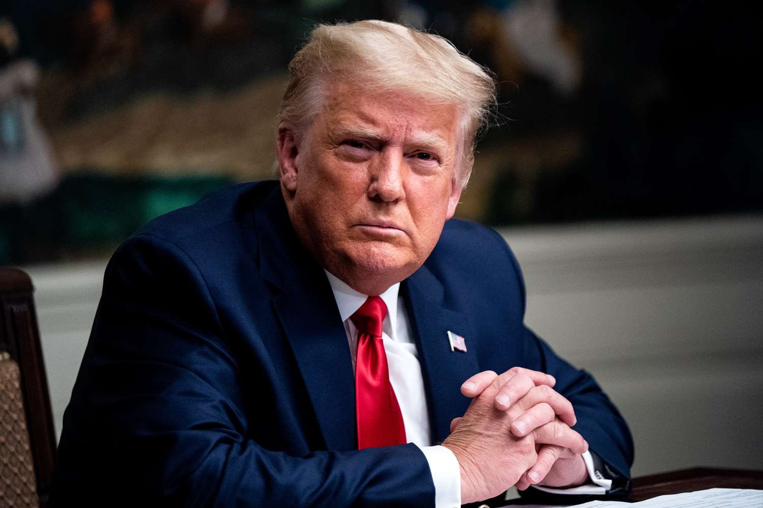 Nhung buc tuong dan sup do quanh ong Trump hinh anh