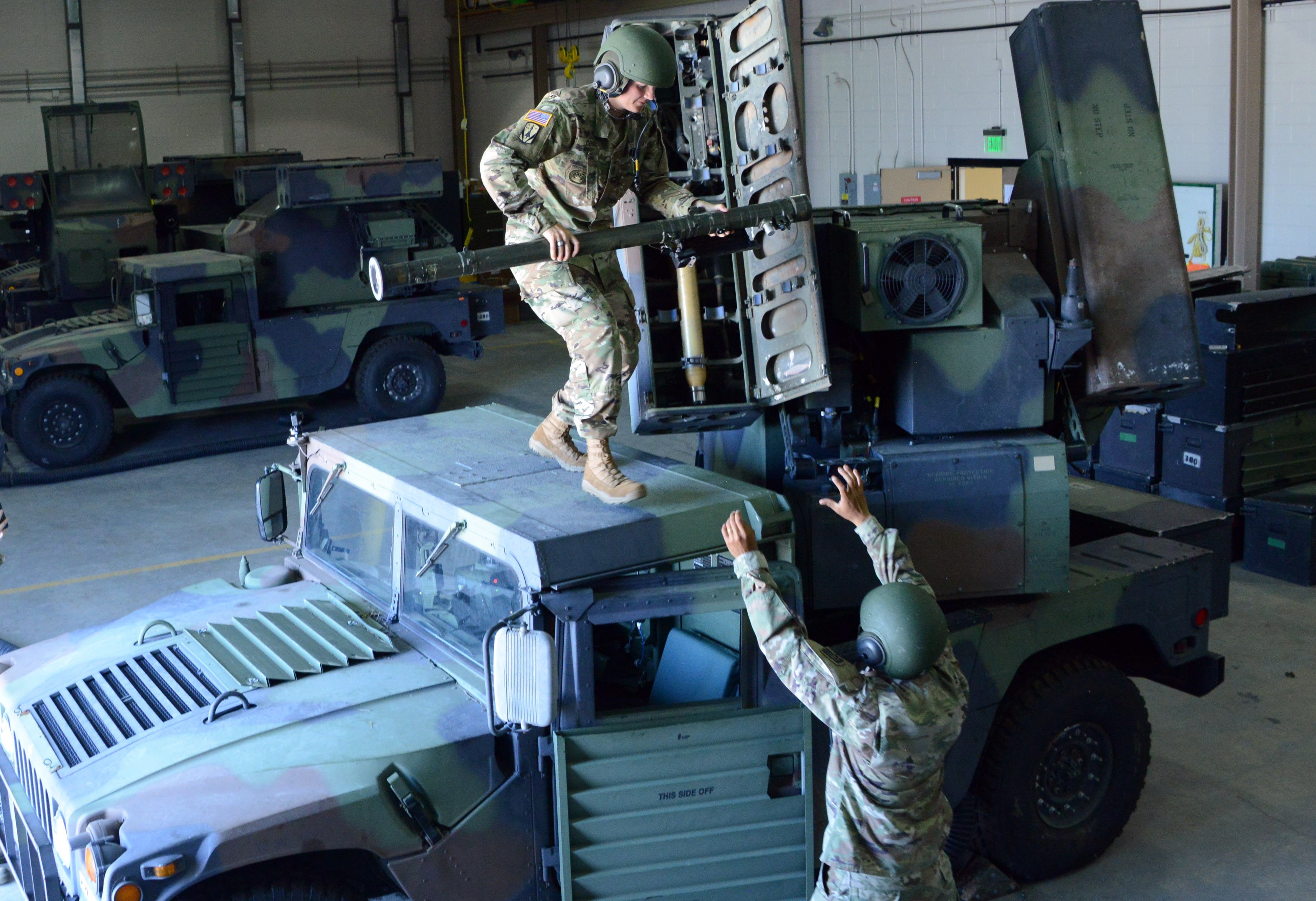 My lan dau cung cap he thong phong khong Avenger cho Ukraine hinh anh