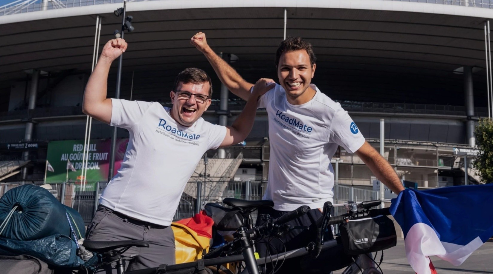 Dap xe gan 7.000 km de xem World Cup hinh anh