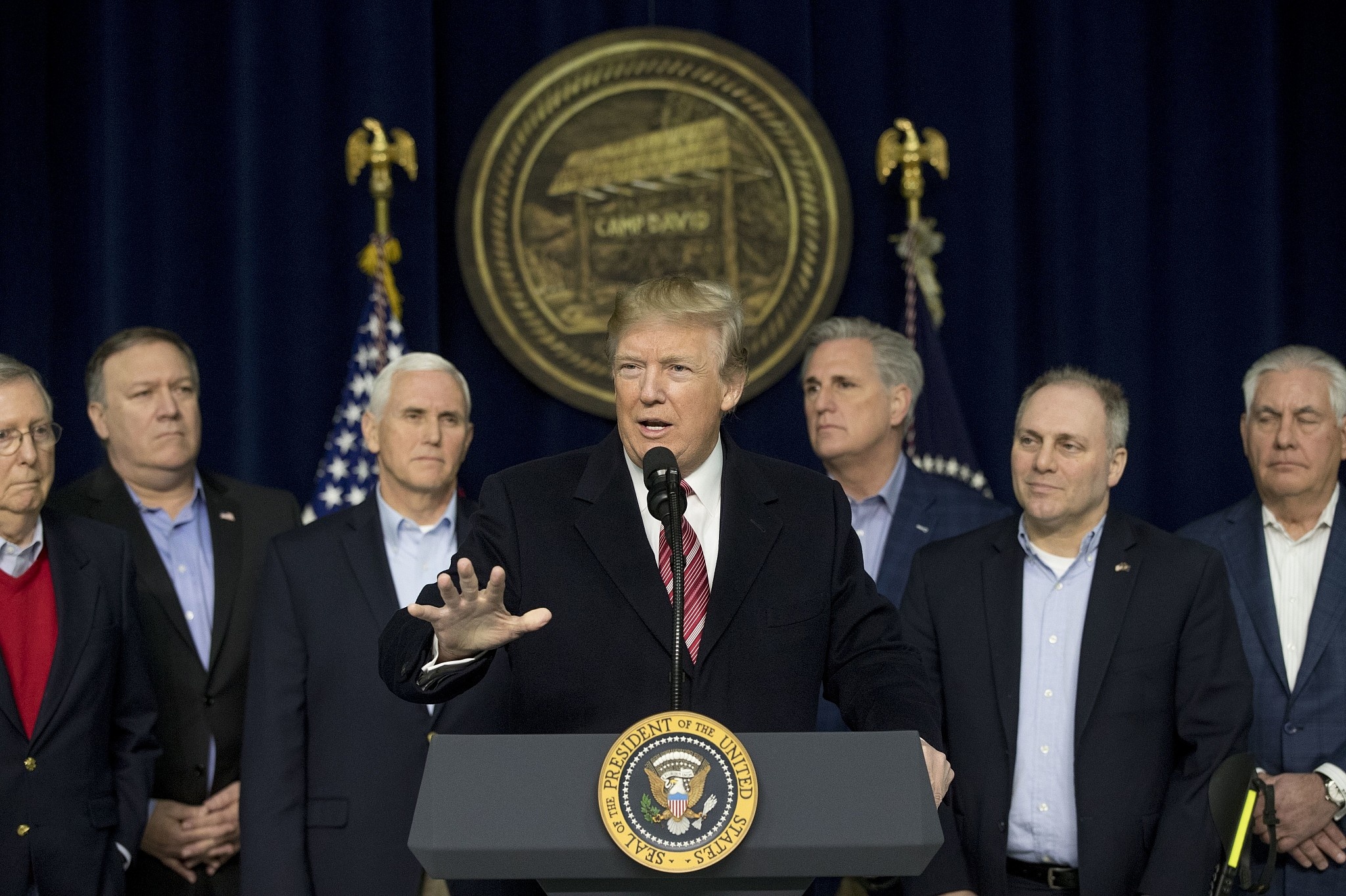 Ong Trump khien ca nuoc My bi soc nhung dang Cong hoa lang thinh hinh anh