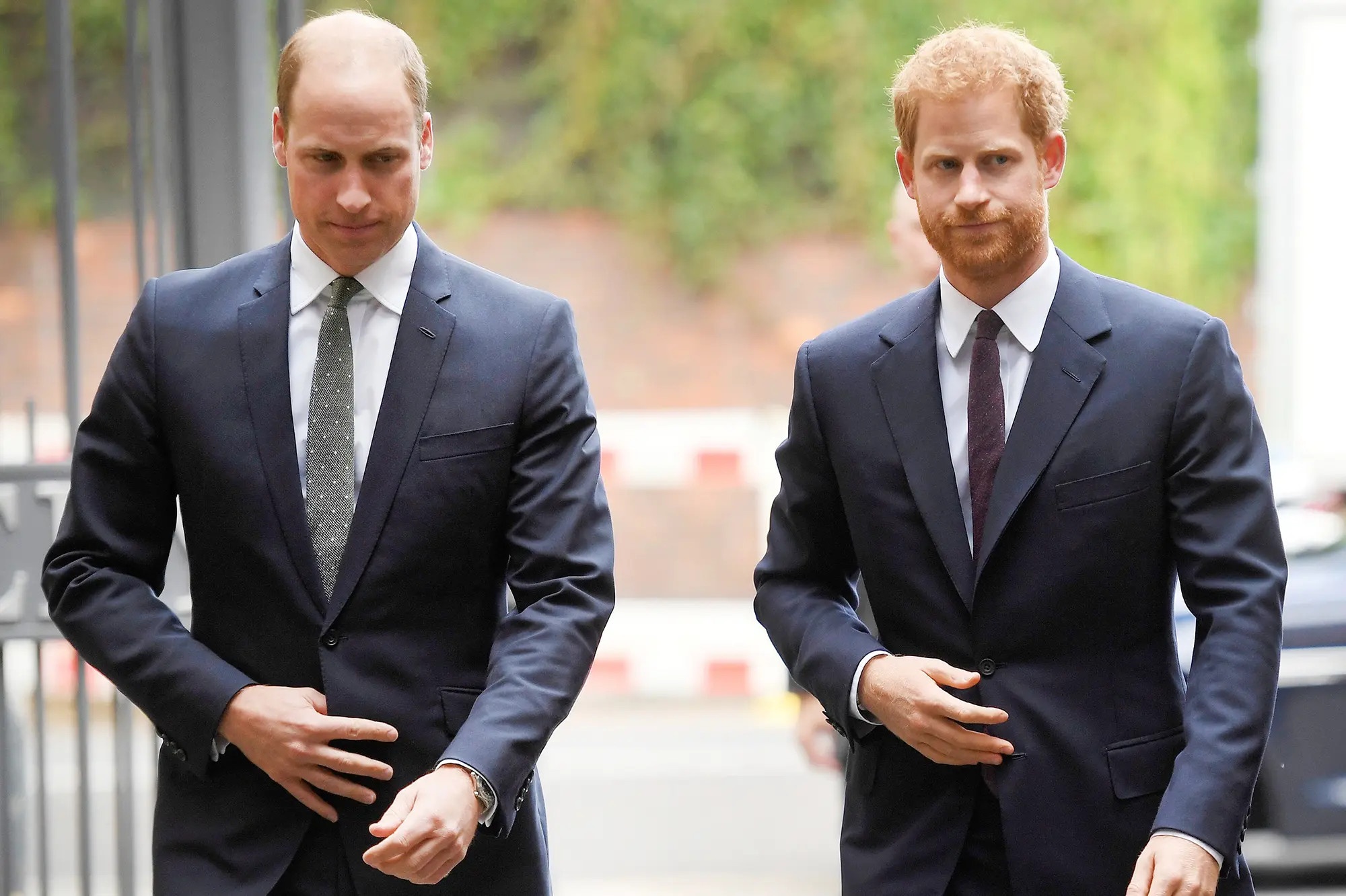 Hoang tu Harry tiet lo lan xo xat voi anh trai William hinh anh